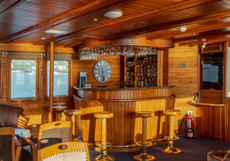Coral Galapagos Cruise-bar