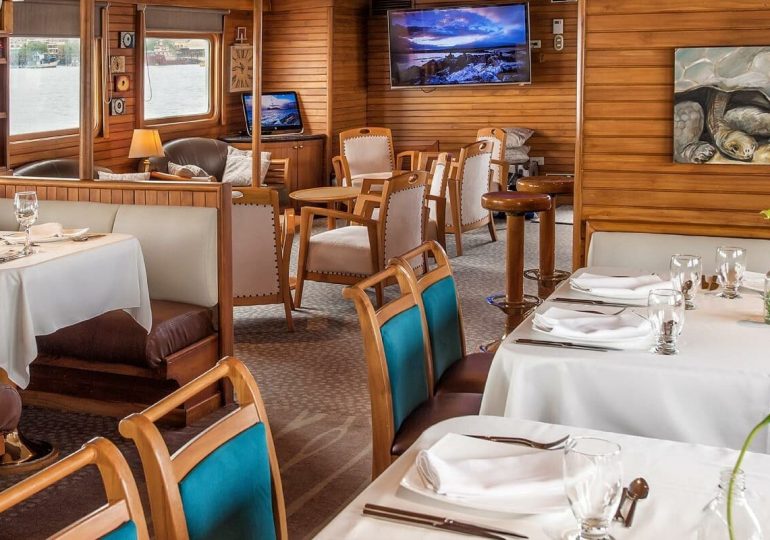 Coral Galapagos cruises - Restaurant