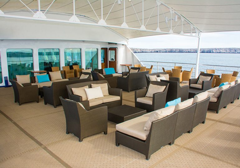 Santa Cruz II Galapagos Cruise-Terraza al aire libre
