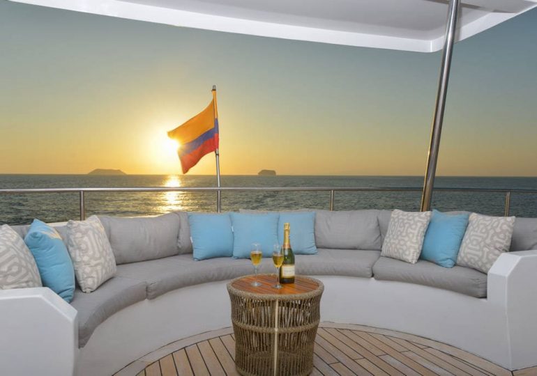 Alya Yacht - Galapagos Luxury Cruise - Al fresco Lounge - Galapagos Sunset
