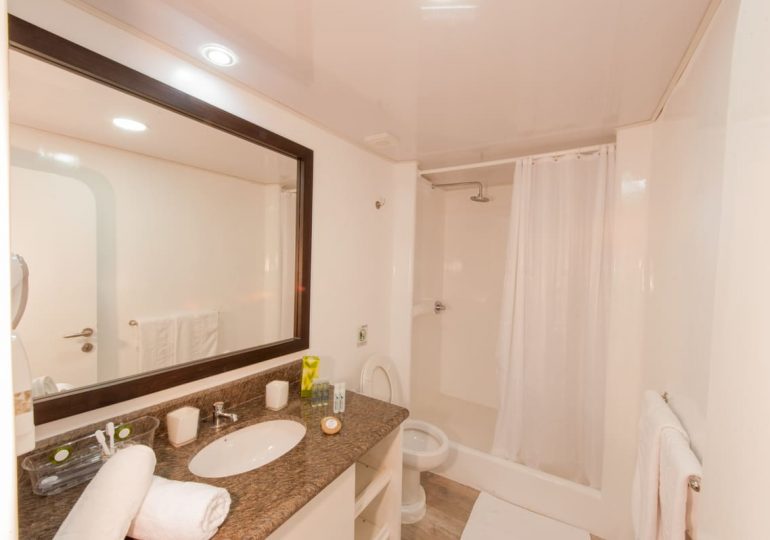 Ecogalaxy Catamaran -Suite Bathroom