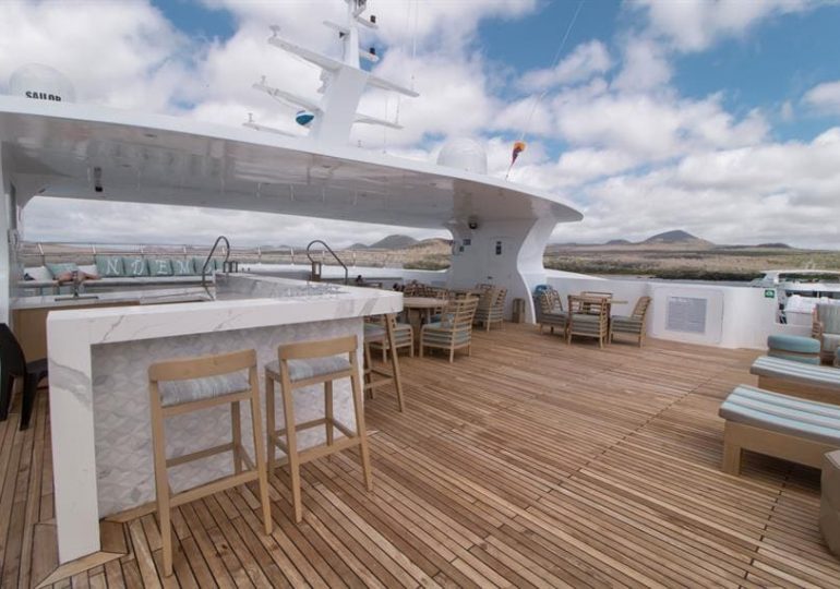 Galapagos Endemic Cruise -Sky Lounge