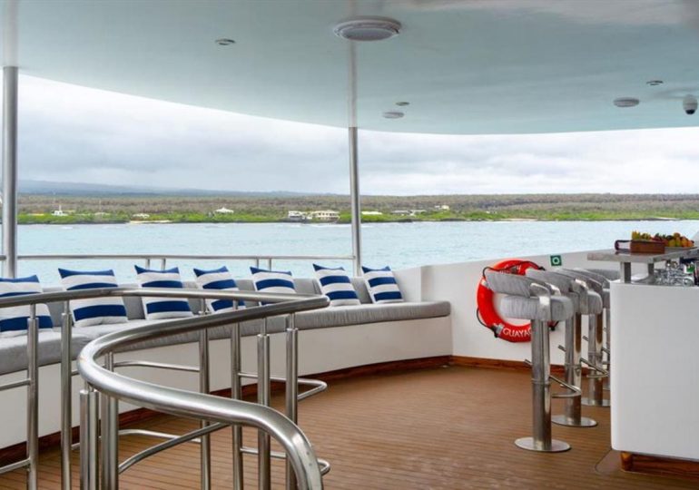 Galapagos Infinity Yacht - Upper Deck Bar 3
