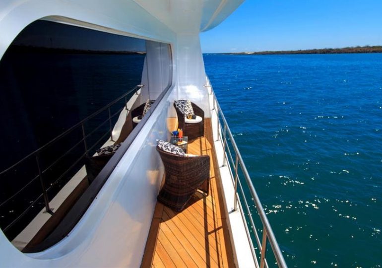 Galapagos Luxury Cruise - Petrel Catamaran - Suite Balcony