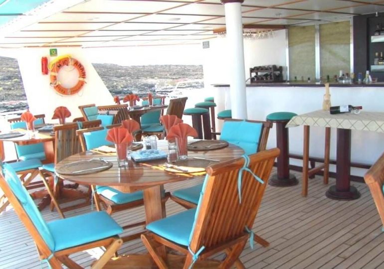 Anahi Galapagos Cruise-Resaurante