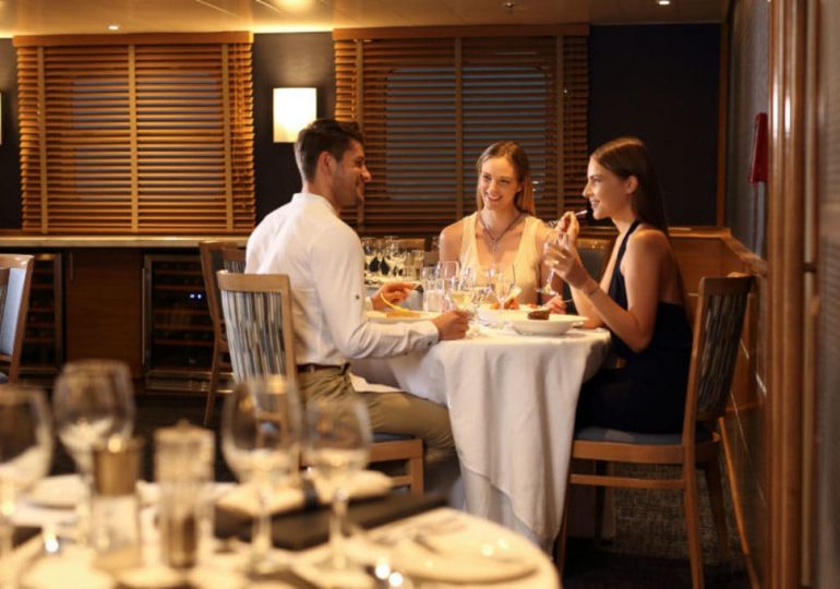 Isabella II Galapagos Cruise-dining-room